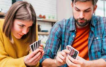 Come Convincere il Tuo Partner a Giocare e Divertirsi con un Gioco da Tavolo